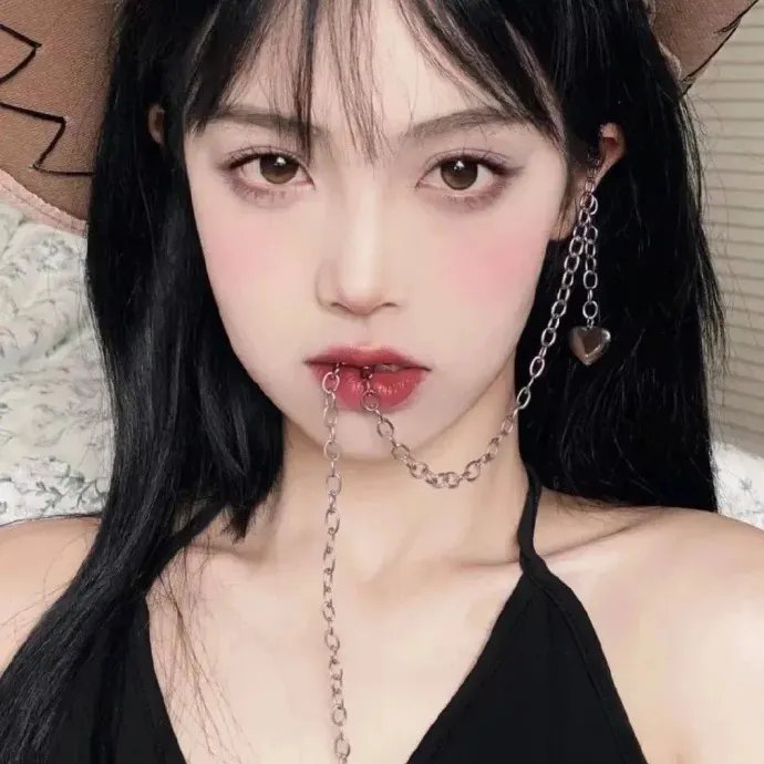 绿衣女子